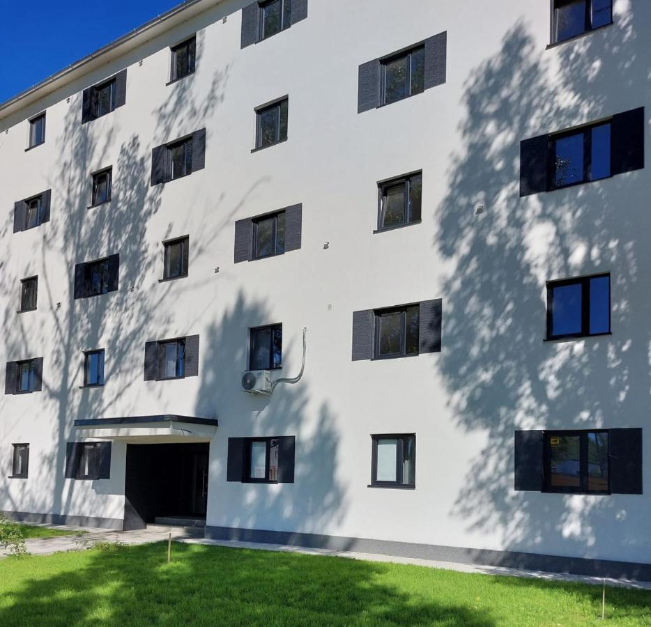 Apartalux Oradea Apartamento Exterior foto
