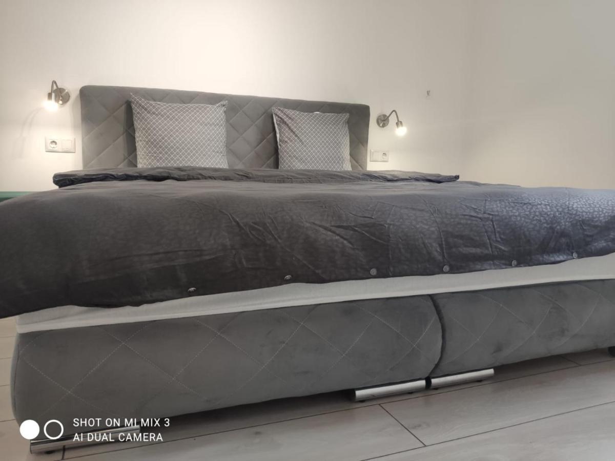 Apartalux Oradea Apartamento Exterior foto