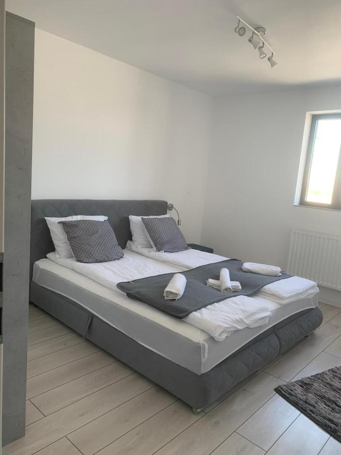 Apartalux Oradea Apartamento Exterior foto
